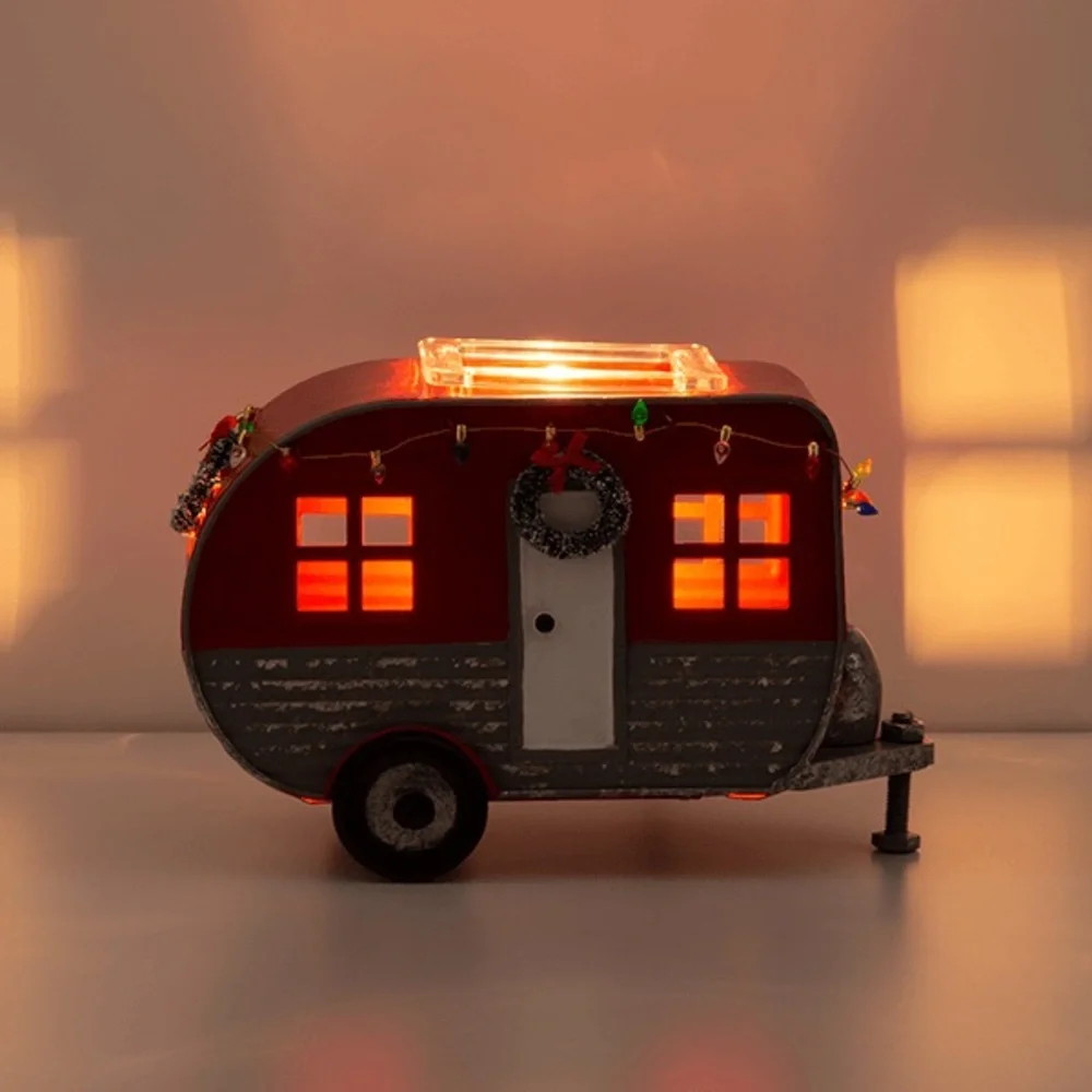 Scentsy Red and Silver Holiday Camper Décor with Wreath